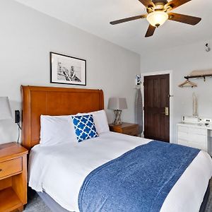 Standard Room One Queen Bed